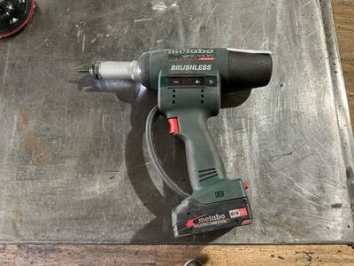 Imagen general de 2024 metabo NMP 18 LTX BL M10 battery rivet nut gun